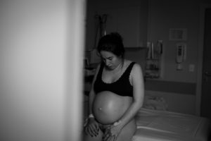 Por quê a mulher precisa se desligar do mundo para que o parto aconteça?