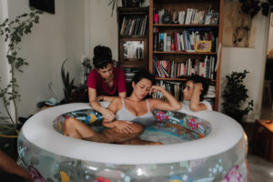 Dicas essenciais para atender parto na água com segurança
